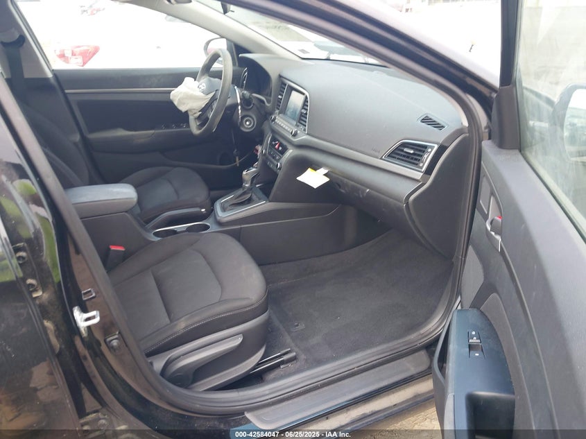 VIN: 5NPD84LF0JH275745 2018 HYUNDAI ELANTRA SEL