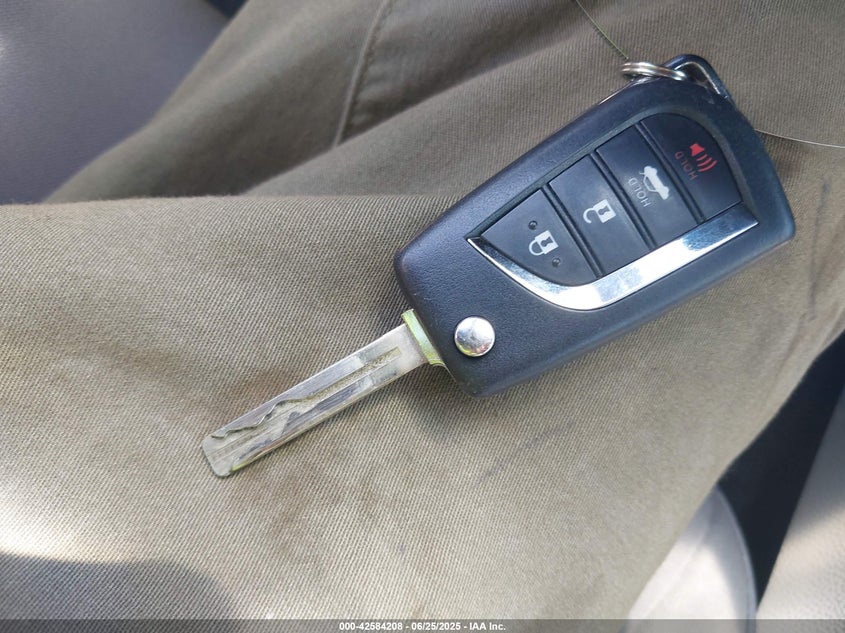 2019 TOYOTA CAMRY LE - 4T1B11HK8KU198657