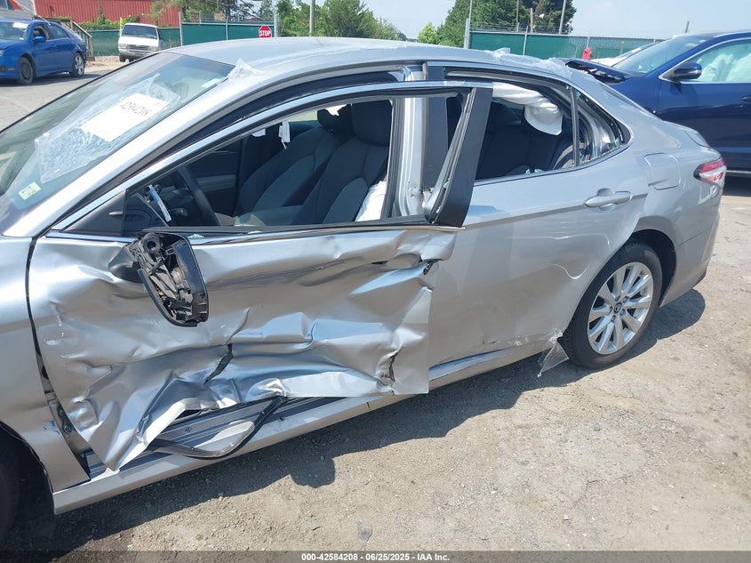 2019 TOYOTA CAMRY LE - 4T1B11HK8KU198657