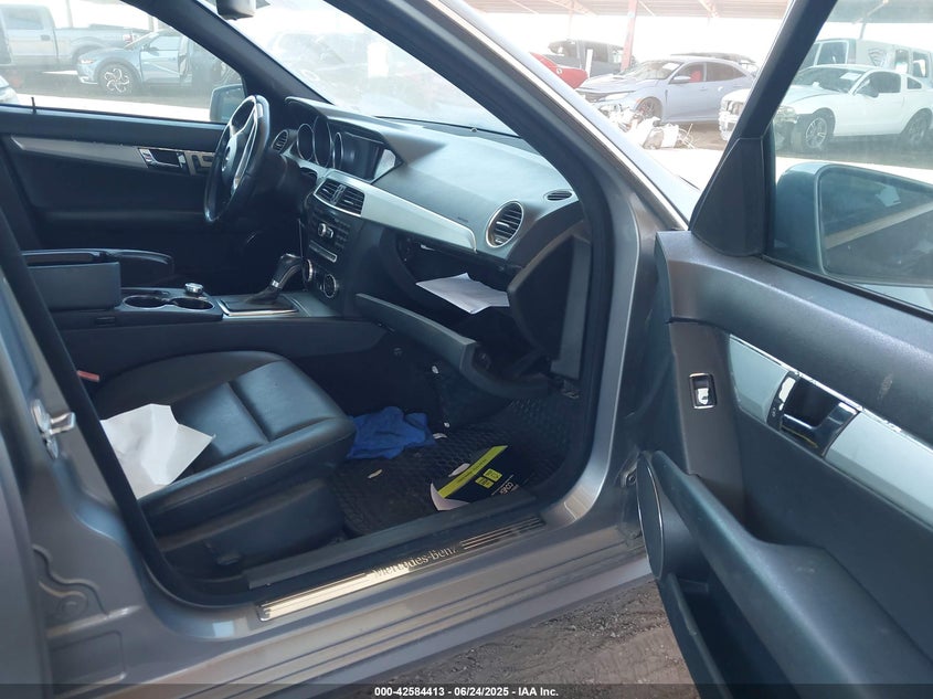 2013 MERCEDES-BENZ C 250 VIN: WDDGF4HBXDA869088