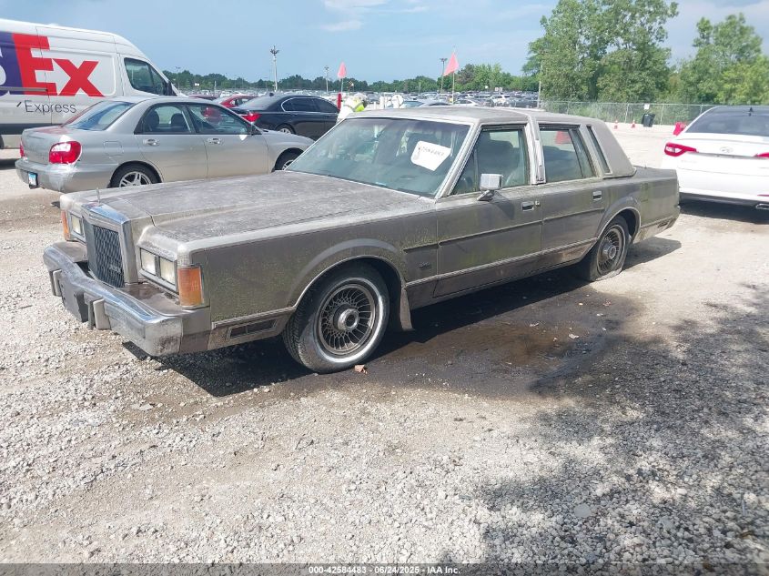 1LNBM83F0KY600822 1989 LINCOLN TOWN CAR photo no. 2