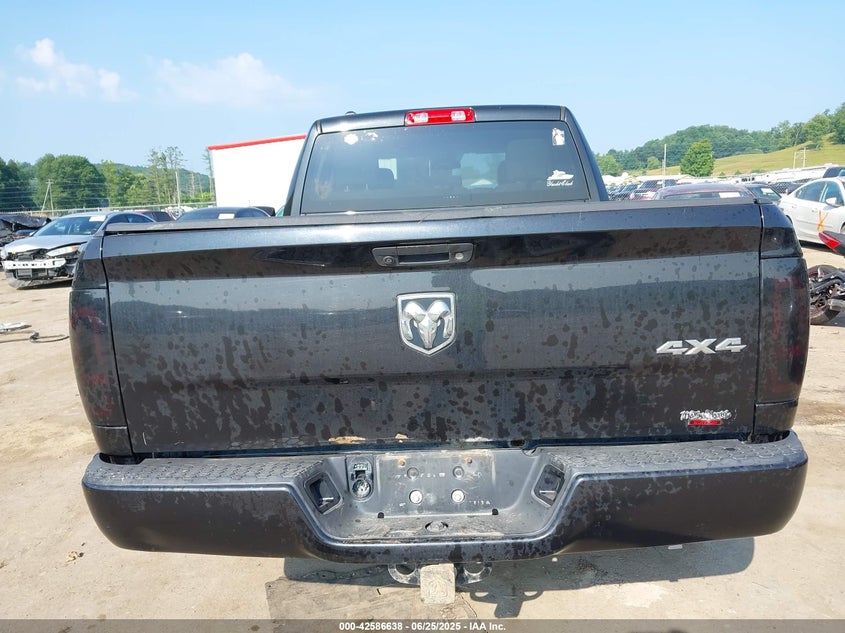 2018 RAM 1500 EXPRESS  4X4 6'4 BOX - 1C6RR7FG5JS158812