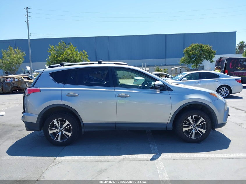 2018 TOYOTA RAV4 XLE - JTMRFREV2JJ260751