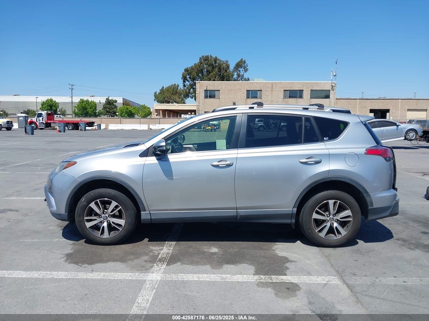 2018 TOYOTA RAV4 XLE - JTMRFREV2JJ260751