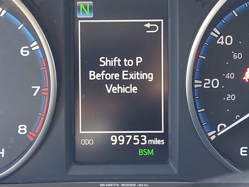 2018 TOYOTA RAV4 XLE - JTMRFREV2JJ260751