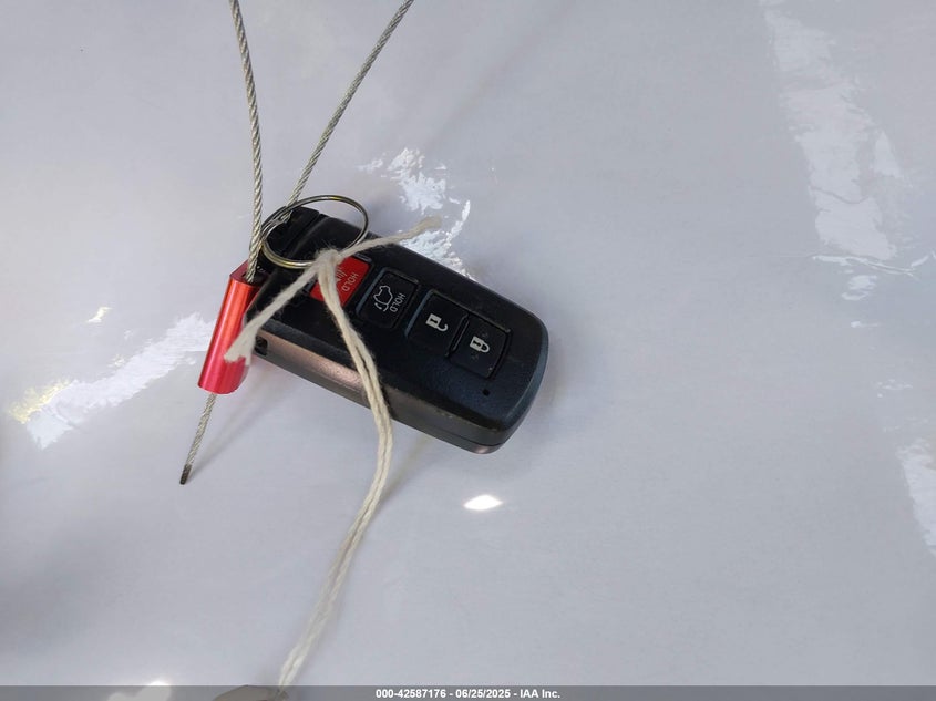 2018 TOYOTA RAV4 XLE - JTMRFREV2JJ260751