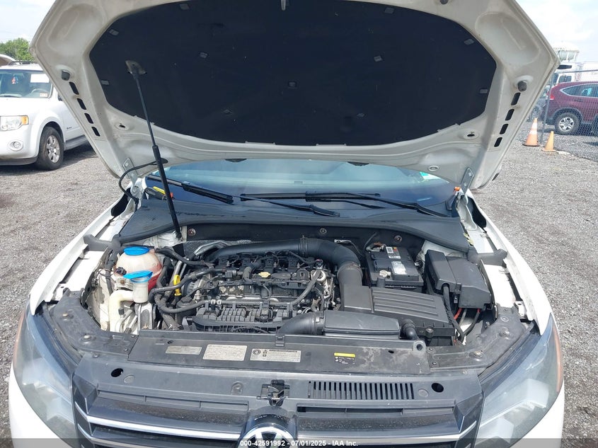 2014 VOLKSWAGEN PASSAT VIN: 1VWBT7A38EC110850