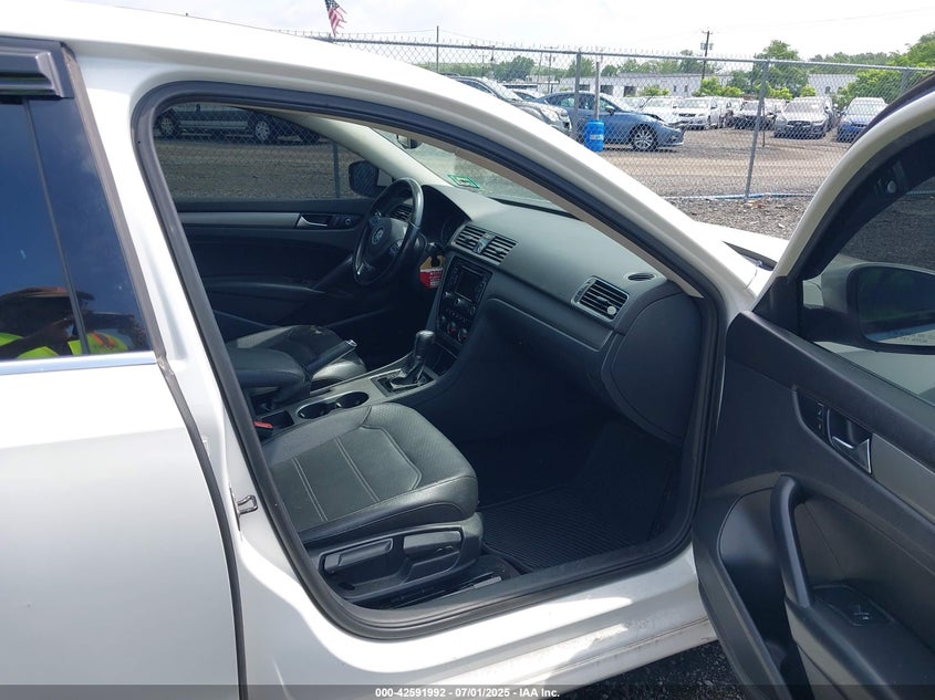 2014 VOLKSWAGEN PASSAT VIN: 1VWBT7A38EC110850