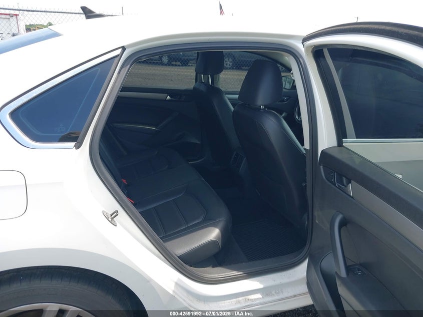 2014 VOLKSWAGEN PASSAT VIN: 1VWBT7A38EC110850