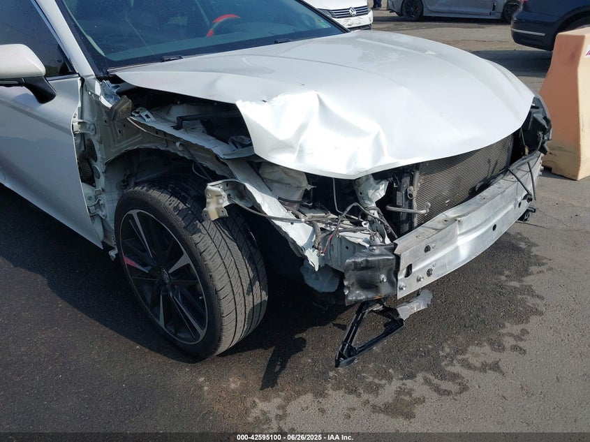 2018 TOYOTA CAMRY VIN: 4T1B61HK5JU118893