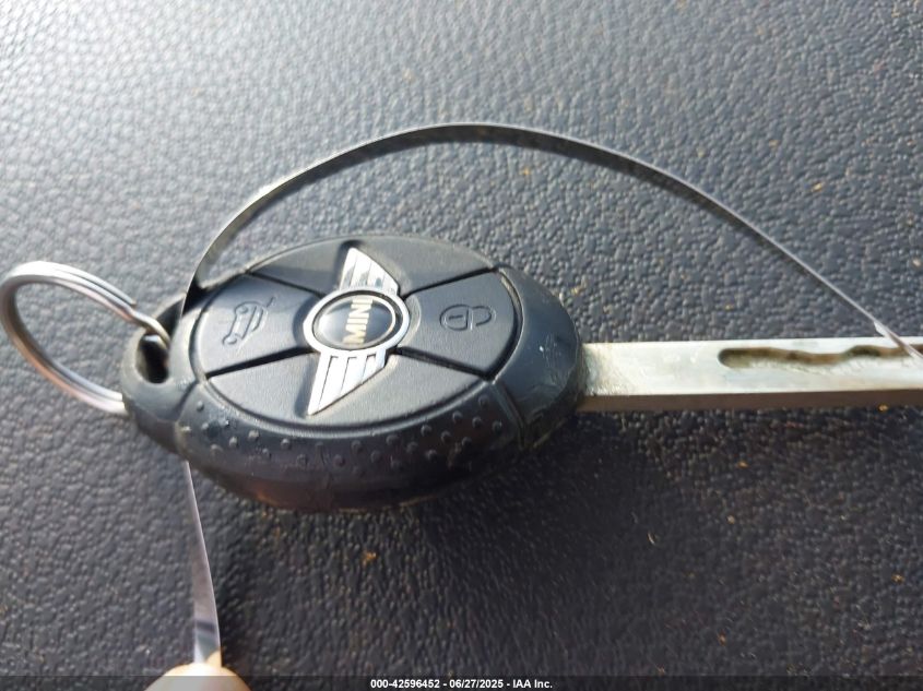 2006 Mini Cooper S VIN: WMWRE33536T137021 Lot: 42596452