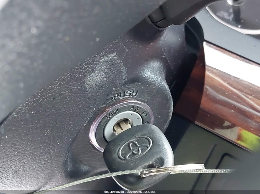 2016 TOYOTA TUNDRA LIMITED 5.7L V8 - 5TFFW5F14GX206459