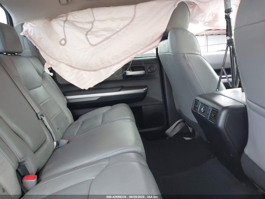 2016 TOYOTA TUNDRA LIMITED 5.7L V8 - 5TFFW5F14GX206459