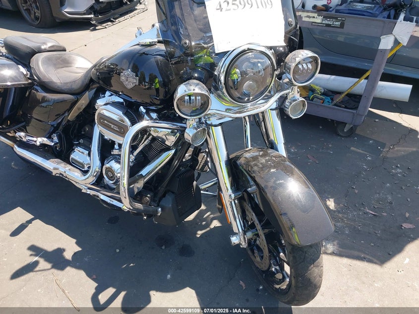 1HD1FBC16HB688071 2017 Harley-Davidson Flhr Road King auction photo 1