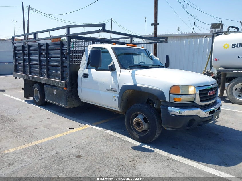 2004 GMC Sierra 3500 Chassis Work Truck white truck diesel 1GDJC342X4E399142 photo #1
