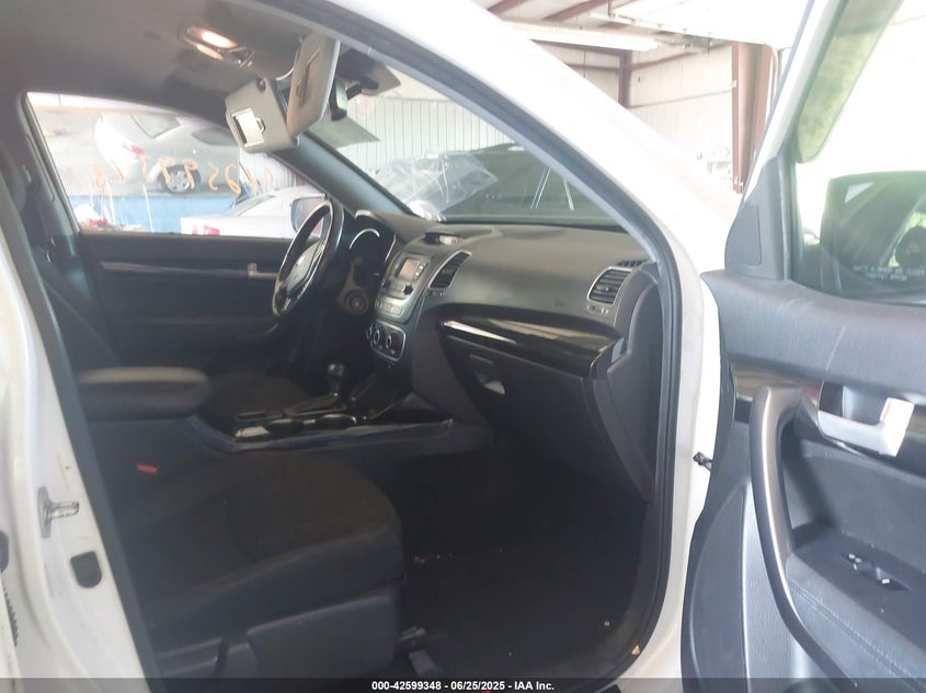 2015 KIA SORENTO VIN: 5XYKTCA64FG607865