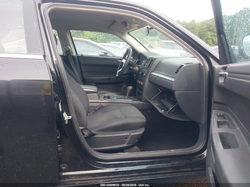 2008 CHRYSLER 300 VIN: 2C3LA43R48H160535