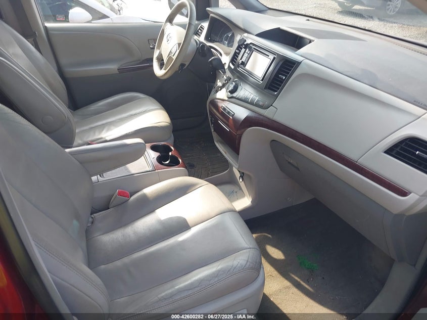 2014 TOYOTA SIENNA VIN: 5TDYK3DC1ES465975
