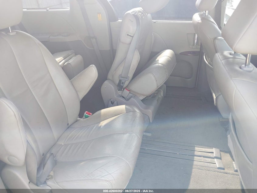 2014 TOYOTA SIENNA VIN: 5TDYK3DC1ES465975