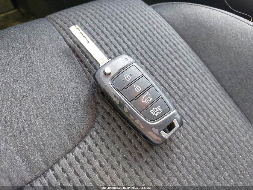 2019 HYUNDAI SANTA FE SE - 5NMS2CAD3KH103812