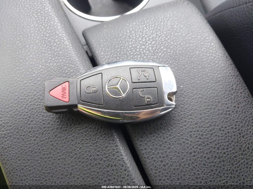 2013 MERCEDES-BENZ C 300 VIN: WDDGF8AB0DR263382