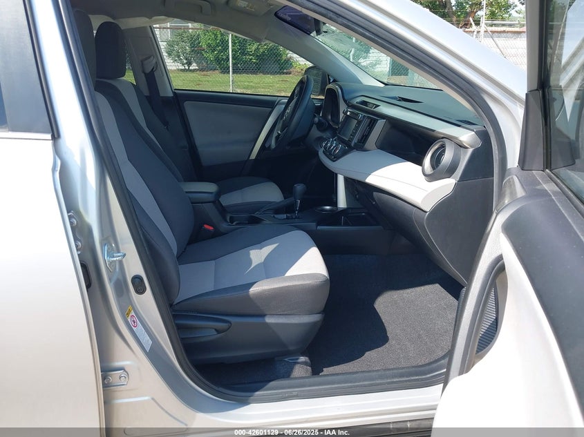 2015 TOYOTA RAV4 LE - JTMZFREV5FD061134
