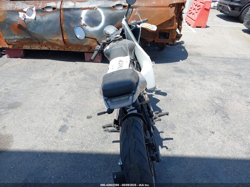 2023 Husqvarna Vitpilen 401/Svartpilen 401 VIN: MD2JUJ403PC223015 Lot: 42602398