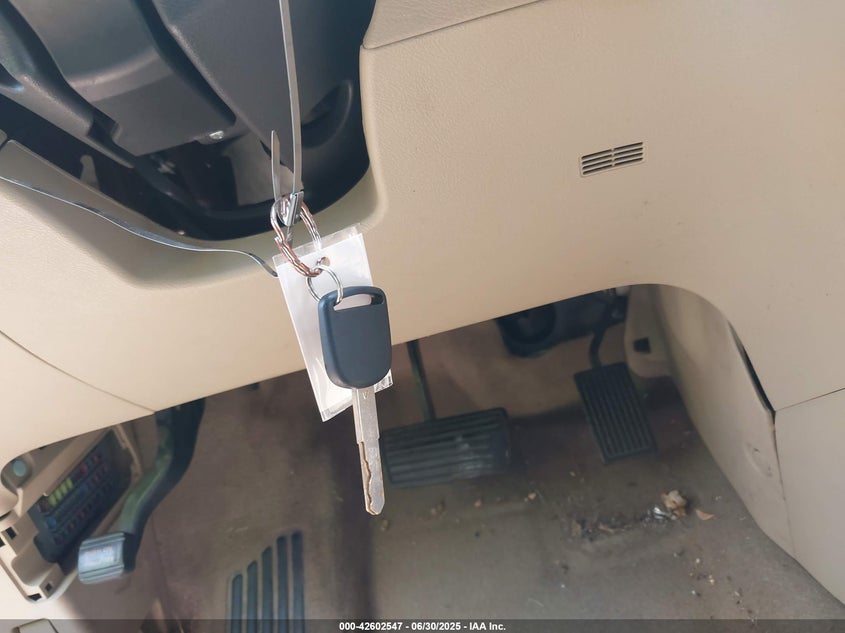 2008 Honda Odyssey Lx VIN: 5FNRL38218B114141 Lot: 42602547