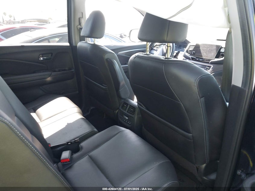 2022 HONDA PILOT VIN: 5FNYF5H24NB011709