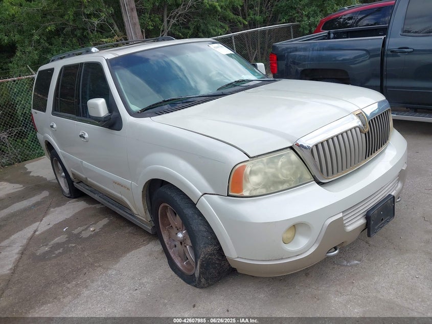 5LMFU27R34LJ18541 2004 Lincoln Navigator auction photo 1