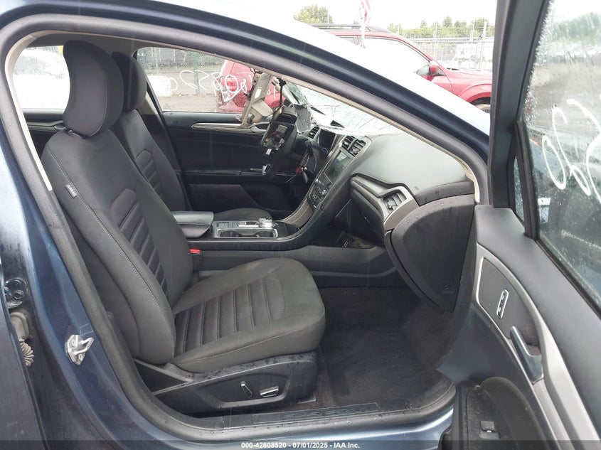 VIN 3FA6P0LU8KR181572 2019 FORD FUSION HYBRID SE
