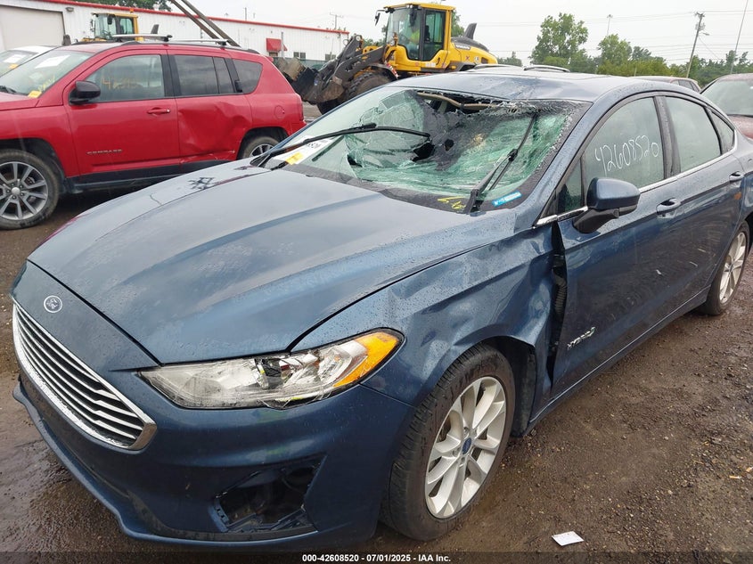 VIN 3FA6P0LU8KR181572 2019 FORD FUSION HYBRID SE
