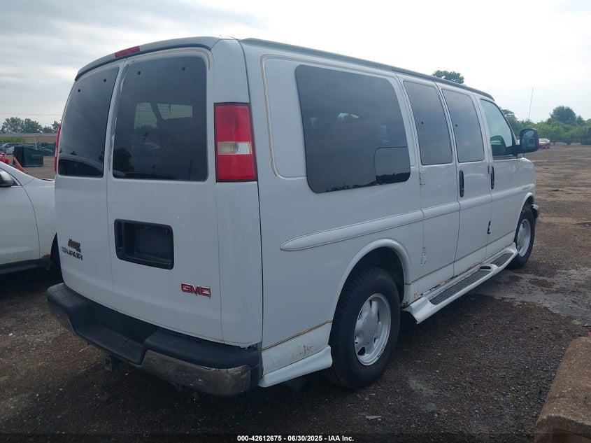 2003 GMC Savana Cutaway Standard/Standard W/C7L/C7N