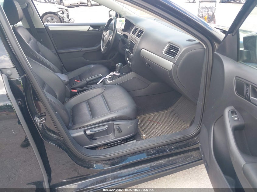 2014 VOLKSWAGEN JETTA 1.8T SE - 3VWD07AJ7EM411429