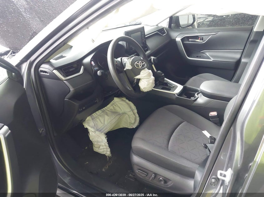2021 TOYOTA RAV4 XLE - JTMW1RFV9MD084266