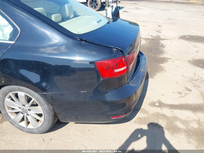 2015 VOLKSWAGEN JETTA 1.8T SE - 3VWD17AJ6FM236606