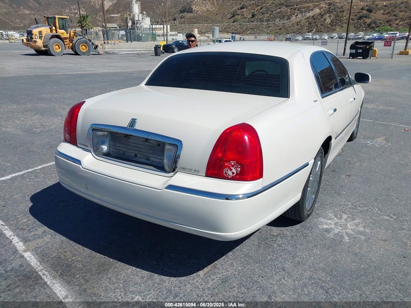 2007 LINCOLN TOWN CAR VIN: 1LNHM83WX7Y605415