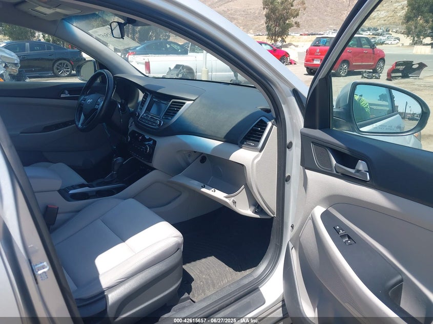 2017 HYUNDAI TUCSON VIN: KM8J3CA27HU444795