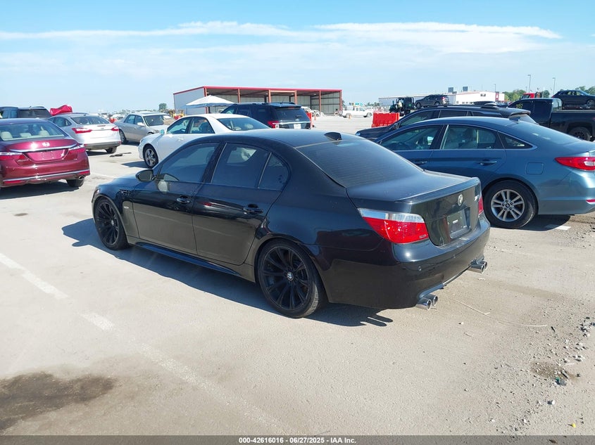 2007 BMW M5 VIN: WBSNB93587CX06825