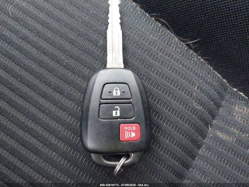 2014 TOYOTA RAV4 LE - JTMBFREV5ED081979