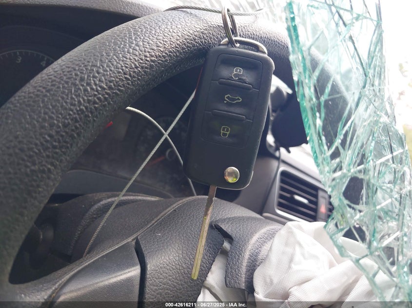 2014 VOLKSWAGEN JETTA 2.0L S - 3VW2K7AJ6EM308312