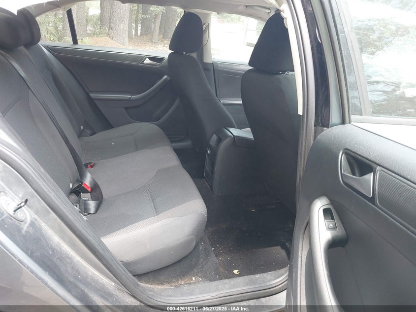 2014 VOLKSWAGEN JETTA 2.0L S - 3VW2K7AJ6EM308312