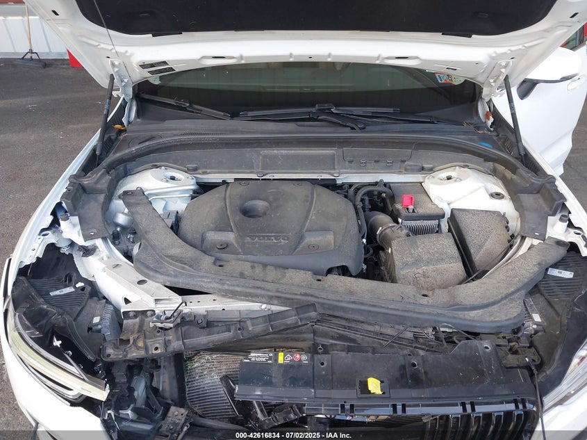 VIN LYV102RKXJB117271 2018 VOLVO XC60 T5 MOMENTUM