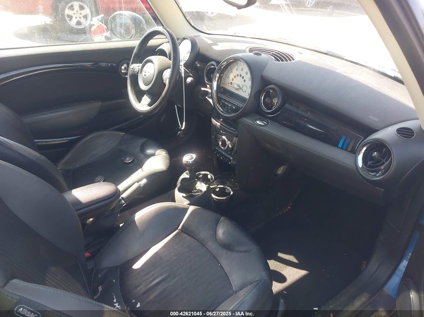 2012 MINI COOPER S VIN: WMWSV3C55CTY29181