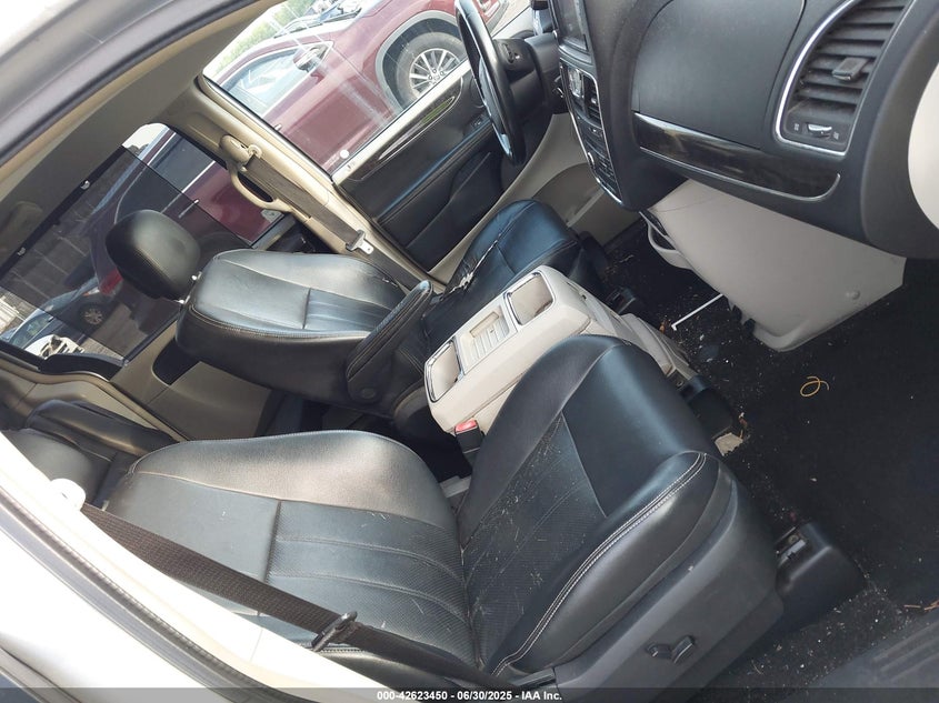 2011 CHRYSLER TOWN & COUNTRY VIN: 2A4RR8DG8BR605163