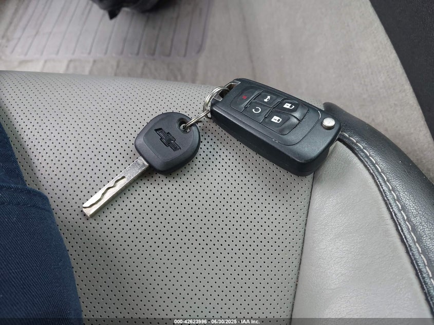 2011 CHEVROLET CAMARO VIN: 2G1FK1EJ4B9152604