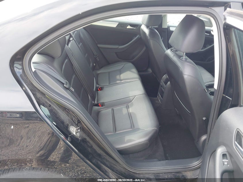 2014 VOLKSWAGEN JETTA 1.8T SE - 3VWD17AJ1EM444956