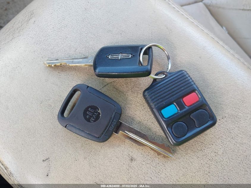 2006 Lincoln Town Car Signature Limited VIN: 1LNHM82W36Y649935 Lot: 42624000