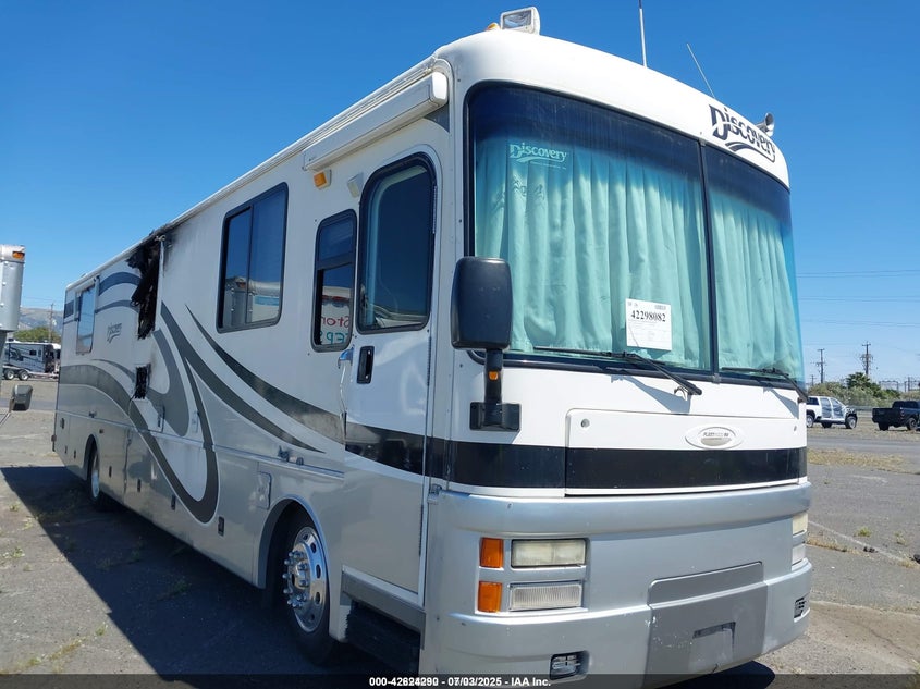 4UZAAHAK42CK16012 2002 Freightliner Chassis X Line Motor Home auction photo 1