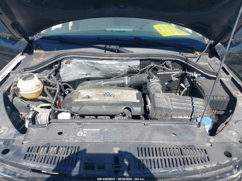 2017 VOLKSWAGEN TIGUAN VIN: WVGAV7AX2HK000068